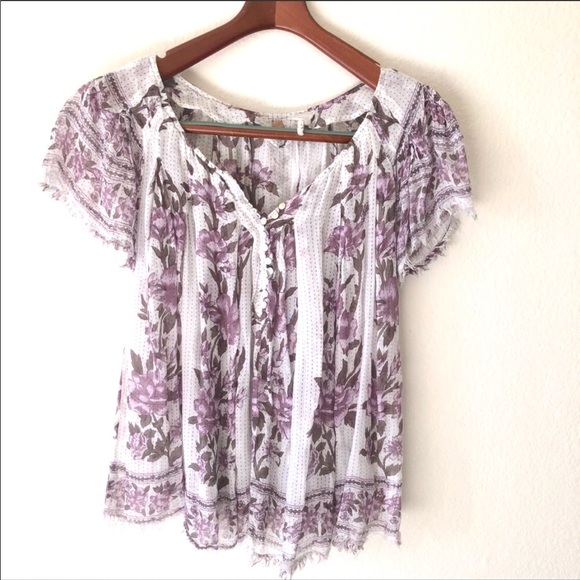 Free People Tops - FREE PEOPLE • boho lightweight floral blouse